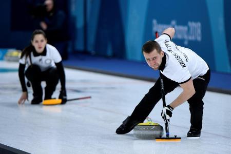 Curler legen vor: Wettbewerbe der Winterspiele gestartet Curler legen vor: Wettbewerbe der Winterspiele gestartet