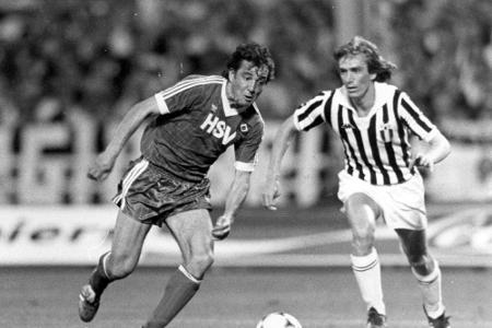 Fan lockt Jungstar Arp mit Ticket des HSV-Triumphs 1983 Fan lockt Jungstar Arp mit Ticket des HSV-Triumphs 1983