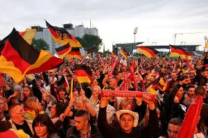Regierung erlaubt bei Fußball-WM Public Viewing nach 22.00 Uhr