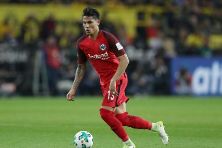 Frankfurts Nationalspieler Salcedo erleidet Schlüsselbeinbruch Frankfurts Nationalspieler Salcedo erleidet Schlüsselbeinbruch