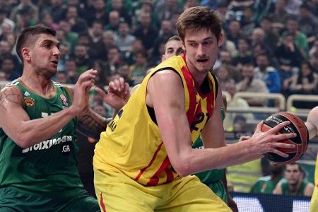 Basketball: Pleiß erster Deutscher mit 150 Einsätzen in der EuroLeague Basketball: Pleiß erster Deutscher mit 150 Einsätzen in der EuroLeague