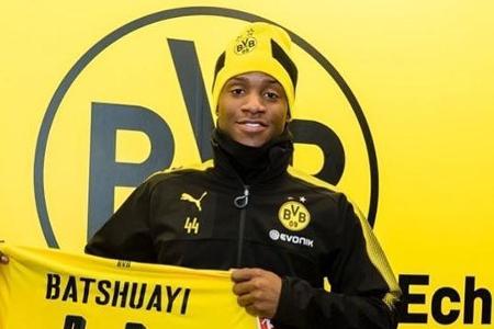 Am Deadline Day wird Batshuayi von Borussia Dortmund präsentiert. Er selbst schreibt: 'Habe gehört, dass der Batman-Job in D...