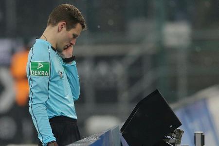 Fußball-Bundesligisten beschließen dauerhaften Videobeweis-Einsatz Fußball-Bundesligisten beschließen dauerhaften Videobeweis-Einsatz