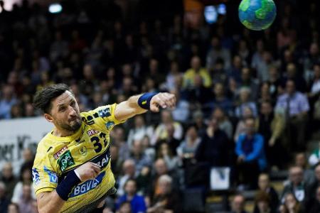 Handball: Löwen feiern Pflichtsieg im Titelkampf - Hannover und Magdeburg patzen Handball: Löwen feiern Pflichtsieg im Titelkampf - Hannover und Magdeburg patzen