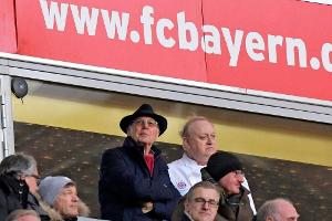 Beckenbauer nach Hüft-OP guter Dinge
