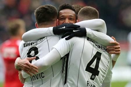 Frankfurt gewinnt Rhein-Main-Derby und nimmt Kurs auf Champions League Frankfurt gewinnt Rhein-Main-Derby und nimmt Kurs auf Champions League