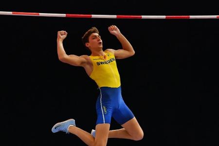 Stabhochspringer Duplantis stellt mit 5,92 m Junioren-Weltrekord auf Stabhochspringer Duplantis stellt mit 5,92 m Junioren-Weltrekord auf