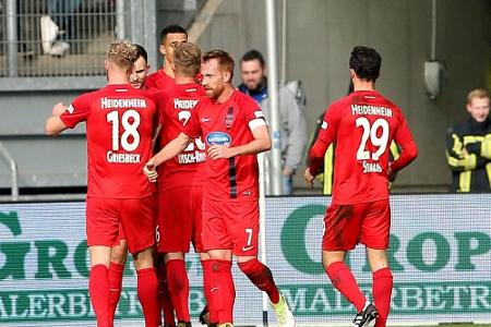 Drama in der 2. Liga: Düsseldorf strauchelt, Nürnberg rettet Punkt - acht Klubs bangen Drama in der 2. Liga: Düsseldorf strauchelt, Nürnberg rettet Punkt - acht Klubs bangen