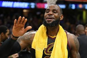 "Buzzer Beater": Überragender James führt Cleveland zum Sieg