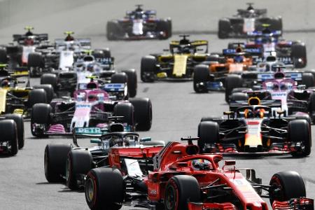 Formel 1: Hamilton gewinnt dramatisches Rennen in Baku - Vettel Vierter Formel 1: Hamilton gewinnt dramatisches Rennen in Baku - Vettel Vierter