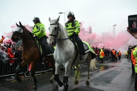 Festnahmen nach Ausschreitungen in Liverpool - Reds-Fan in kritischem Zustand Festnahmen nach Ausschreitungen in Liverpool - Reds-Fan in kritischem Zustand