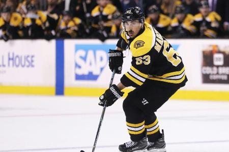 Marchand außer Kontrolle: NHL-Profi leckt nächsten Gegenspieler ab Marchand außer Kontrolle: NHL-Profi leckt nächsten Gegenspieler ab