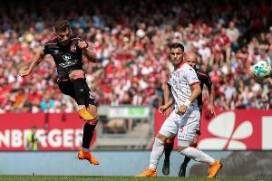 3:2 nach 0:2 beim Club: Düsseldorf steigt als Meister auf