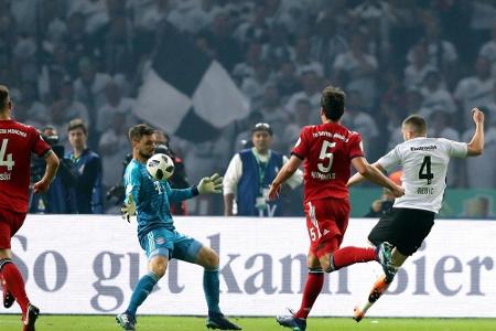 Erster Videobeweis im DFB-Pokal: Rebic trifft für Frankfurt Erster Videobeweis im DFB-Pokal: Rebic trifft für Frankfurt