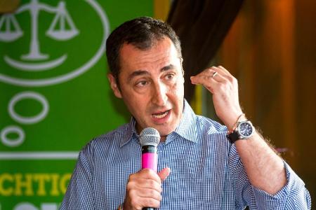 Özdemir: Özil und Gündogan leisten Özdemir: Özil und Gündogan leisten