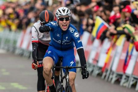Schachmann starker Etappenvierter - Motorradfahrer beim Giro schwer verletzt Schachmann starker Etappenvierter - Motorradfahrer beim Giro schwer verletzt