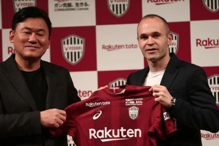 Iniesta offiziell in Kobe vorgestellt: Iniesta offiziell in Kobe vorgestellt: