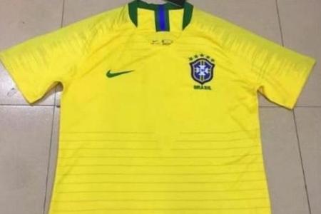 Das Shirt erinnert an das Trikot der WM-Helden von 1994
Bildquelle: footyheadlines
