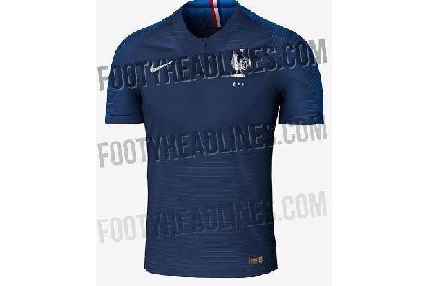 Hingucker beim dunkelblauen Frankreich-Trikot sind die kleinen hellblauen Streifen, die besonders am Ärmel vorzufinden sind....