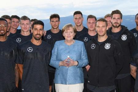 Merkel und Co.: Deutsche gegen WM-Besuch vor dem Halbfinale Merkel und Co.: Deutsche gegen WM-Besuch vor dem Halbfinale