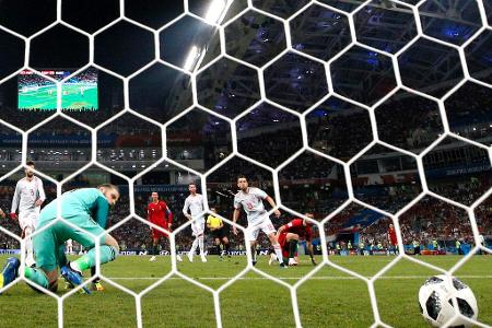 <p>Beim zweiten Tor von Portugals Cristiano Ronaldo sah der Schlussmann ganz schlecht aus und ließ den zentralen Schuss durc... <p>Beim zweiten Tor von Portugals Cristiano Ronaldo sah der Schlussmann ganz schlecht aus und ließ den zentralen Schuss durc...