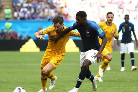 <p>Beim glücklichen 2:1-Sieg der Franzosen gegen Australien sorgte eine Szene für besonders viel Aufsehen: Das Handspiel von...