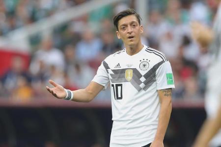 <p>Özil suchte zum WM-Start vergeblich seine Rolle. Dem Arsenal-Star fehlten beim 0:1 des Weltmeisters gegen die Mexikaner d...