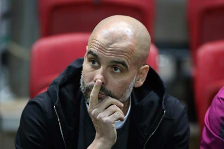 UEFA-Sperre: Guardiola beim Champions-League-Start auf der Tribüne UEFA-Sperre: Guardiola beim Champions-League-Start auf der Tribüne
