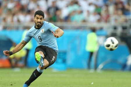 Uruguay verpasst Russland ersten Dämpfer - Smolnikow fliegt vom Platz Uruguay verpasst Russland ersten Dämpfer - Smolnikow fliegt vom Platz