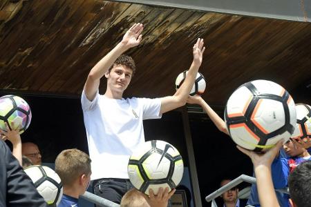 SWR: Pavard hat Vertrag bei Bayern unterschrieben SWR: Pavard hat Vertrag bei Bayern unterschrieben