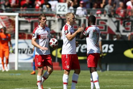 3. Liga: Aufsteiger Cottbus nach zweitem Sieg an der Spitze - Osnabrück gewinnt Derby in Meppen 3. Liga: Aufsteiger Cottbus nach zweitem Sieg an der Spitze - Osnabrück gewinnt Derby in Meppen