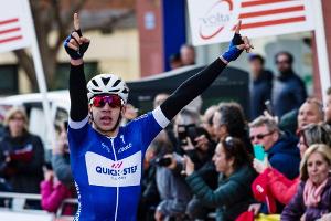 Deutschland-Tour: Kolumbianer Hodeg schlägt zum Auftakt deutsche Sprintstars - Kittel steigt aus