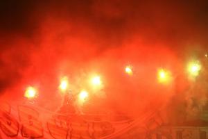 Pyrotechnik: Wolfsburg nimmt zwei Fans erfolgreich in Regress