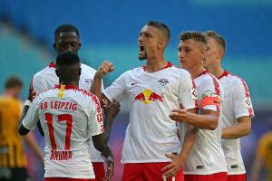 Poulsen und Forsberg schießen müde Leipziger in die zweite Runde