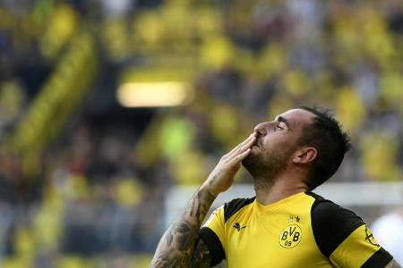 Medien: Dortmund bindet Alcacer bis 2023 Medien: Dortmund bindet Alcacer bis 2023