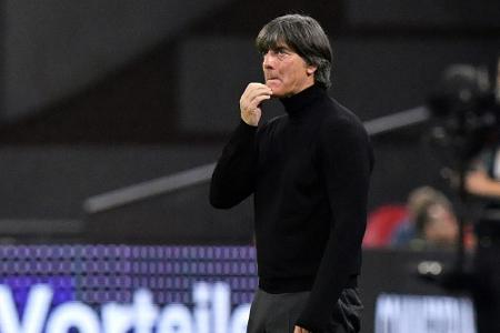 Löw von Zukunftsfrage irritiert Löw von Zukunftsfrage irritiert