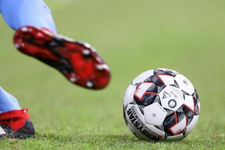 Augsburg gegen Freiburg: Fan nach Herzstillstand verstorben Augsburg gegen Freiburg: Fan nach Herzstillstand verstorben