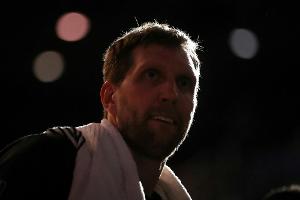 NBA: Dallas verliert ohne Nowitzki, Hartenstein feiert Debüt