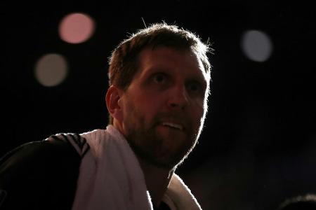 NBA: Dallas verliert ohne Nowitzki, Hartenstein feiert Debüt NBA: Dallas verliert ohne Nowitzki, Hartenstein feiert Debüt