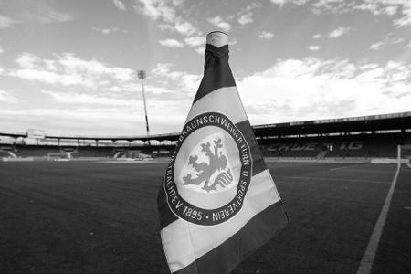 Mit Braunschweig deutscher Meister - Ex-Nationalspieler Gerwien gestorben Mit Braunschweig deutscher Meister - Ex-Nationalspieler Gerwien gestorben