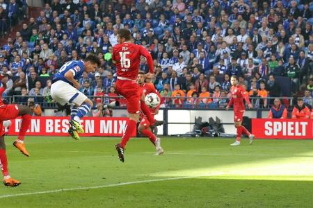 Erster Sieg für Vizemeister Schalke Erster Sieg für Vizemeister Schalke