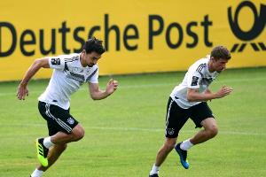 Müller und Hummels droht Sperre im Achtelfinale