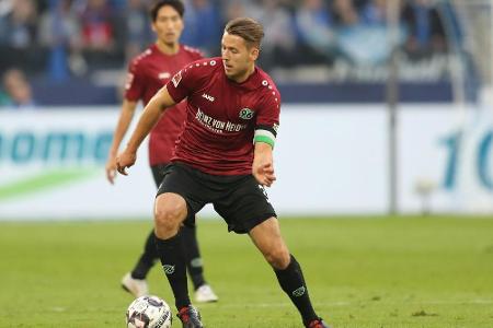 96 mit Anti-Mobbing-Trikot gegen Hertha 96 mit Anti-Mobbing-Trikot gegen Hertha