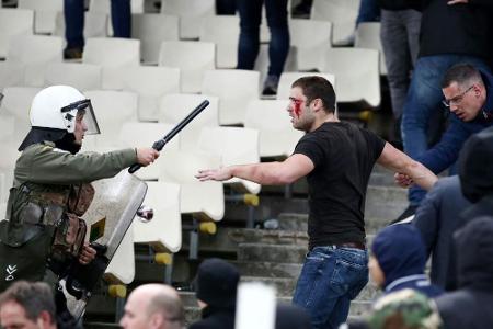 Nach Krawallen: UEFA-Ermittlungen gegen Athen und Ajax Nach Krawallen: UEFA-Ermittlungen gegen Athen und Ajax