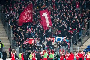 Pyrotechnik und Rauchtöpfe: Geldstrafen für Zwickau und Aalen