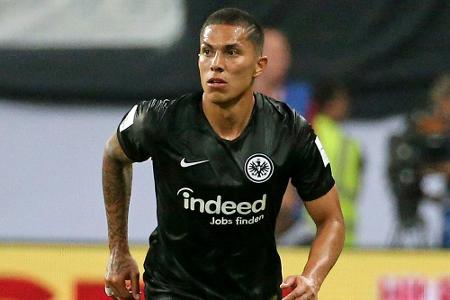 Nach langer Verletzungspause: Mexikaner Salcedo wieder im Eintracht-Training Nach langer Verletzungspause: Mexikaner Salcedo wieder im Eintracht-Training