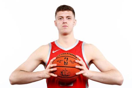 NBA: Hartenstein mit Houston erfolgreich NBA: Hartenstein mit Houston erfolgreich