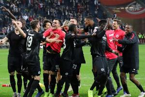 "Magisches Dreieck" wieder stark: Eintracht-Höhenflug hält an