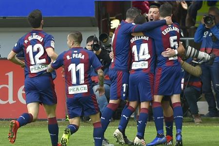Real verliert erstmals unter Solari - Dembele rettet Barca Tabellenführung Real verliert erstmals unter Solari - Dembele rettet Barca Tabellenführung