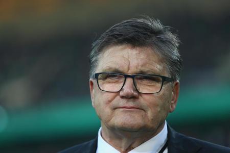 Ob in Nürnberg, bei Hertha BSC oder in Mönchengladbach: Hans Meyer genießt überall Kultstatus. Das hat der Fußballlehrer neb... Ob in Nürnberg, bei Hertha BSC oder in Mönchengladbach: Hans Meyer genießt überall Kultstatus. Das hat der Fußballlehrer neb...